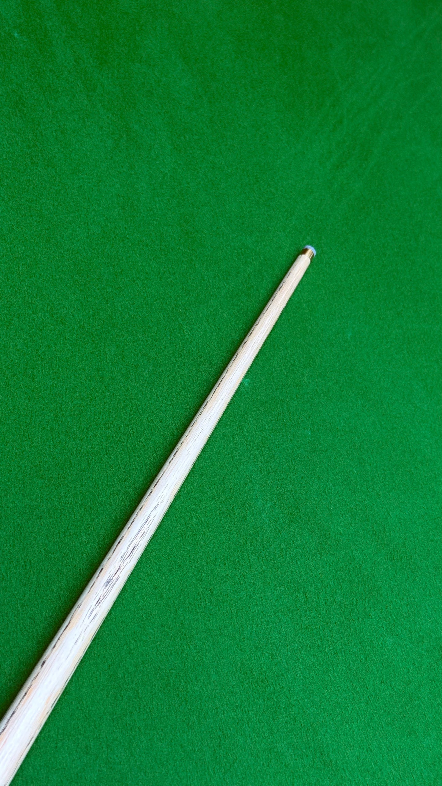 Unique Black classic n° 123 – Queue de snooker artisanale en frêne – Longueur 58” / Tip 8.5 mm / Poids 17.8 oz | CueShop Maroc