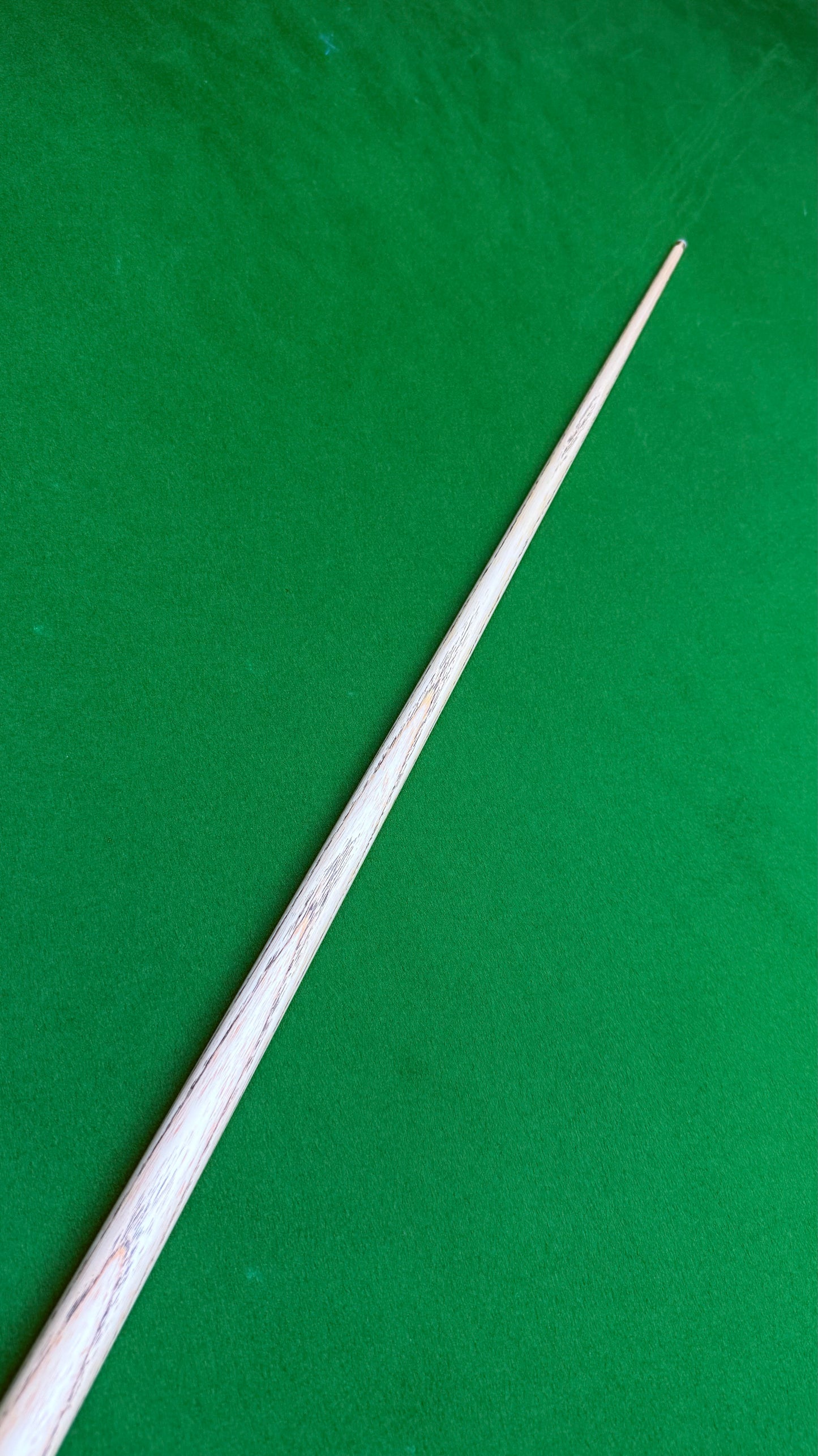 Unique Black classic n° 123 – Queue de snooker artisanale en frêne – Longueur 58” / Tip 8.5 mm / Poids 17.8 oz | CueShop Maroc