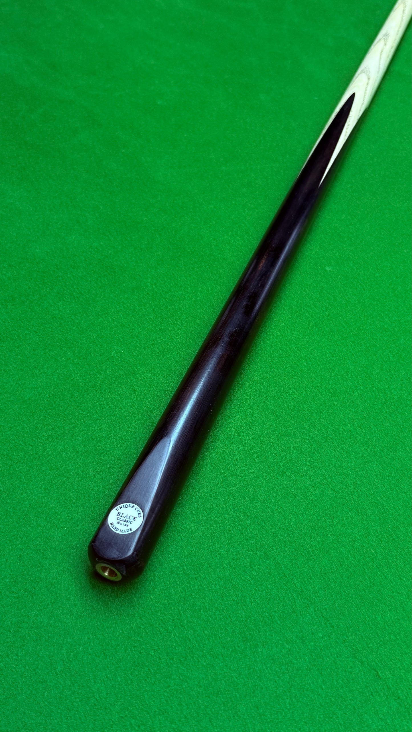 Unique Black classic n° 123 – Queue de snooker artisanale en frêne – Longueur 58” / Tip 8.5 mm / Poids 17.8 oz | CueShop Maroc