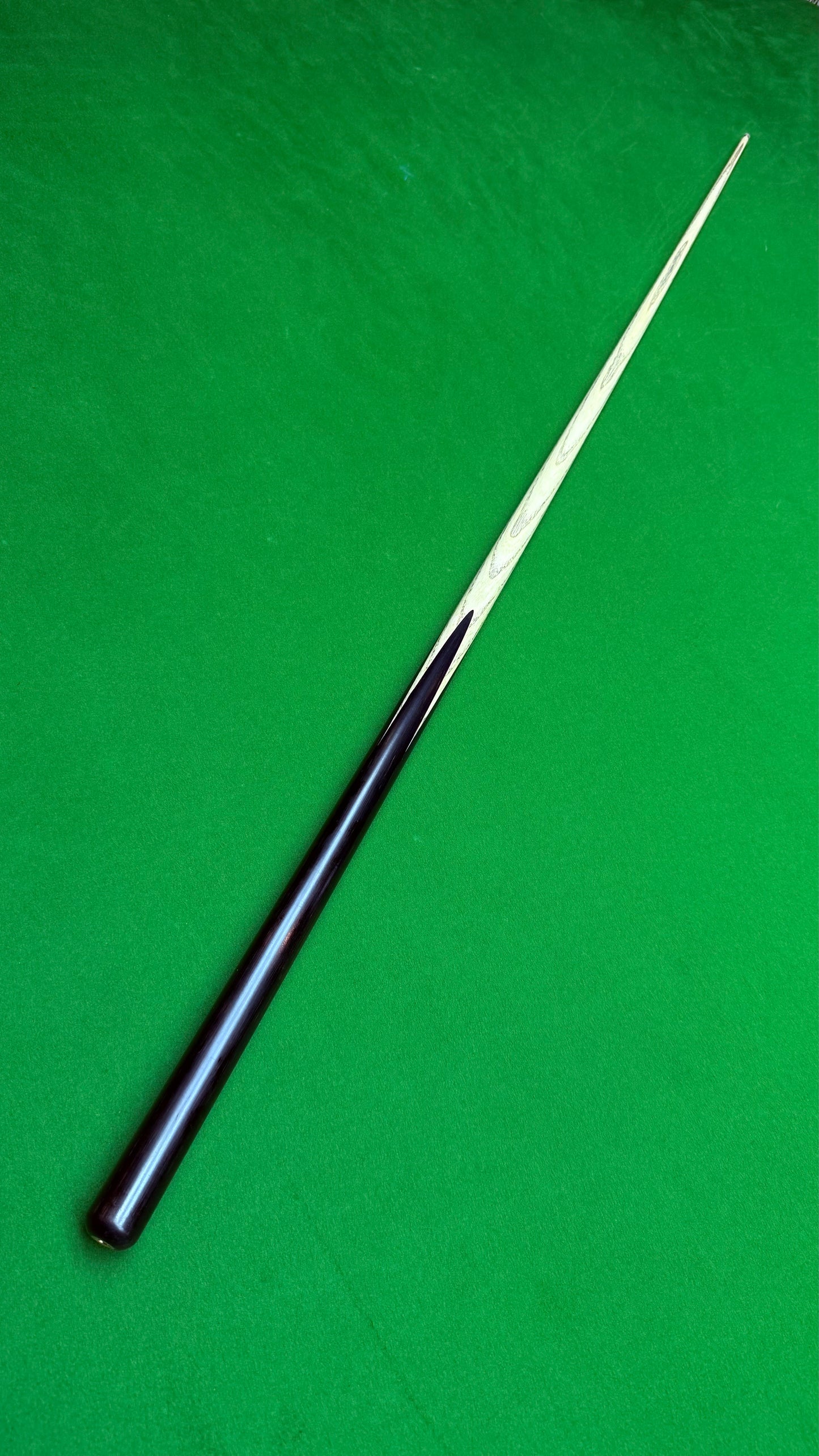 Unique Black classic n° 123 – Queue de snooker artisanale en frêne – Longueur 58” / Tip 8.5 mm / Poids 17.8 oz | CueShop Maroc