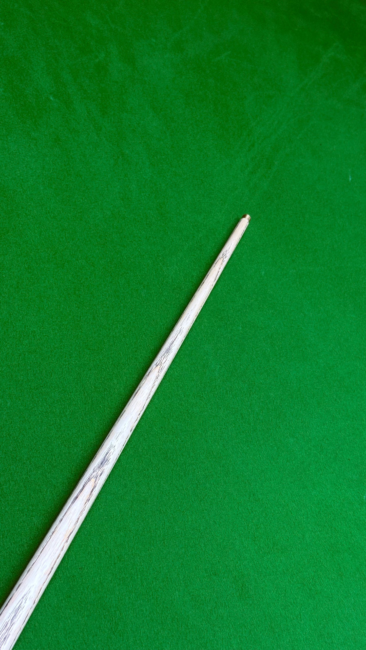 Unique Black classic n° 105 – Queue de snooker artisanale en frêne – Longueur 58” / Tip 9.3 mm / Poids 18 oz | CueShop Maroc