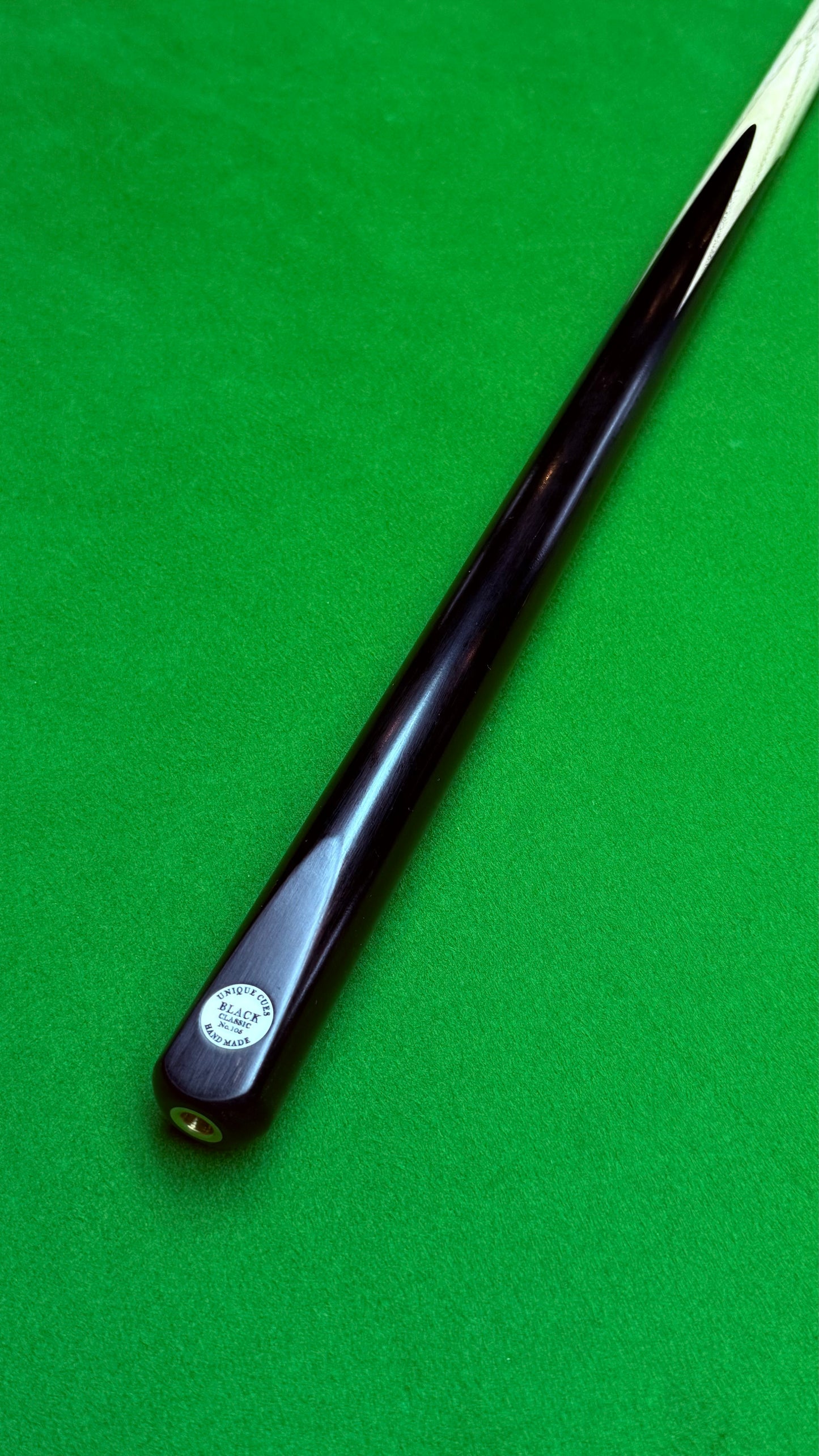Unique Black classic n° 105 – Queue de snooker artisanale en frêne – Longueur 58” / Tip 9.3 mm / Poids 18 oz | CueShop Maroc
